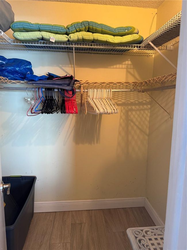 BIB BR CLOSET | Image 11