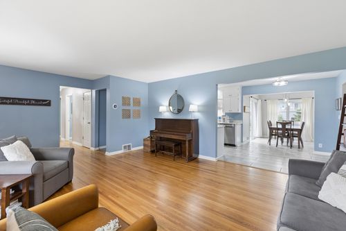 8101 32nd Ave N, Crystal, MN, 55427-2530 | Card Image