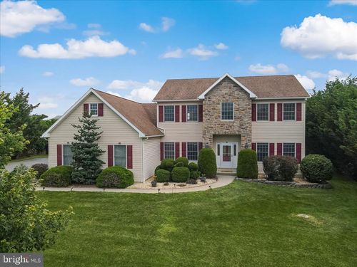 2804 Lehigh Ln, Nazareth, PA, 18064-8994 | Card Image