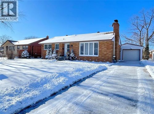 389 Grace Rd, Tecumseh, ON, N8N2G6 | Card Image