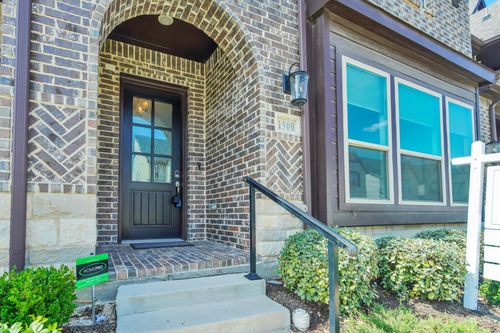 1900 Melinda Ln, Farmers Branch, TX, 75234-4895 | Card Image