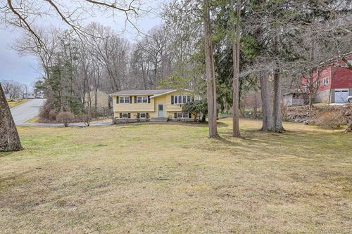 15 Nursery Rd, Tuxedo Park, NY, 10987-4452 | Card Image