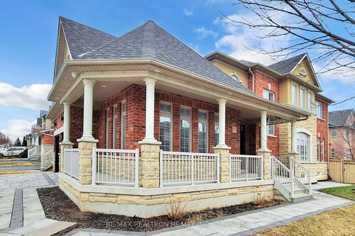 17 Delattaye Ave, Aurora, ON, L4G7T8 | Card Image