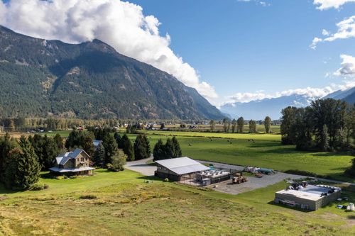 8891 Pemberton Meadows Rd, Pemberton, BC, V0N2L2 | Card Image