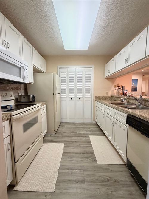 apt-201-24 Plantation Dr, Vero Beach, FL, 32966-8239 | Card Image