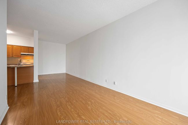 1017 - 230 Queens Quay W, Condo with 2 bedrooms, 1 bathrooms and null parking in Toronto ON | Image 12