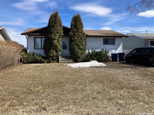 1103 3 St W, Nipawin, SK, S0E1E0 | Card Image
