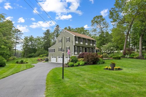 12 Independence Dr, Pelham, NH, 03076-2330 | Card Image