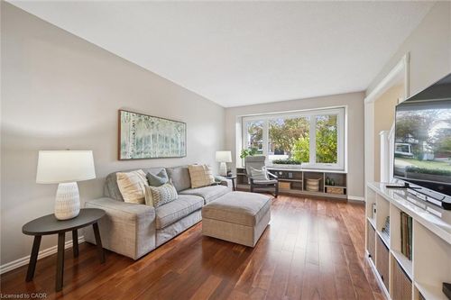 143 Hillbrook Cres, Kitchener, ON, N2N1J4 | Card Image