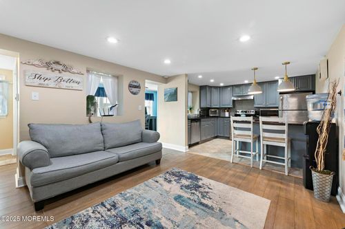 2-111 W 18th St, SHIP BOTTOM, NJ, 08008-4430 | Card Image