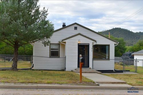 312 Canton Ave, Hot Springs, SD, 57747-2418 | Card Image