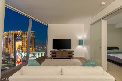 1601 - 3726 Las Vegas Boulevard, Home with 1 bedrooms, 1 bathrooms and null parking in Las Vegas NV | Image 2