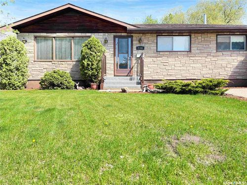 2140 37th Street W, Saskatoon, SK, S7L4E3 | Card Image