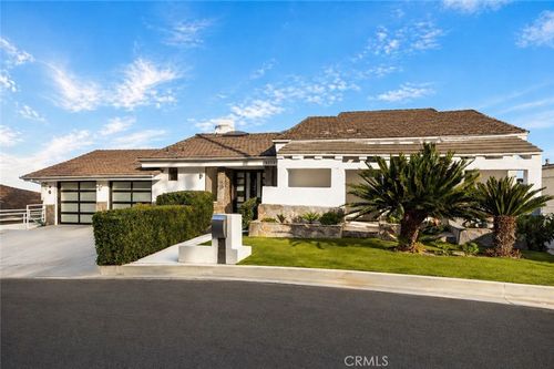 5226 Medina Rd, Woodland Hills, CA, 91364-1913 | Card Image