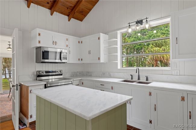 3184 N Edward Island Pt, House other with 2 bedrooms, 1 bathrooms and 1 parking in Hernando FL | Image 11