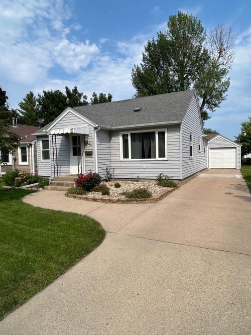 1018 Mcmillan St, Worthington, MN, 56187-1640 | Card Image