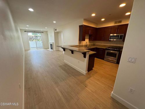 102-14412 Killion St, Sherman Oaks, CA, 91401-5421 | Card Image