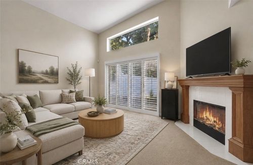 1521 Classico Way, Corona, CA, 92882-8042 | Card Image