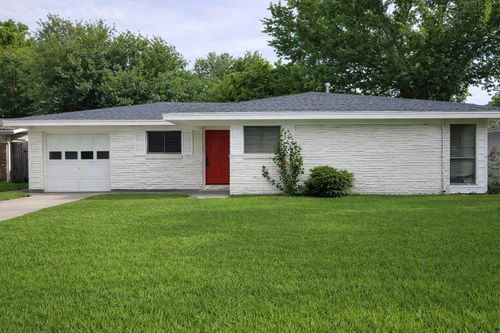 2118 17th Ave N, Texas City, TX, 77590-4922 | Card Image