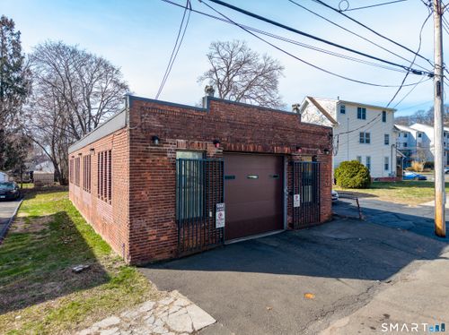 468 Blohm St, West Haven, CT, 06516-5904 | Card Image