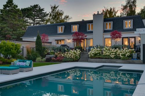 3075 Devon Rd, Victoria, BC, V8R6C8 | Card Image