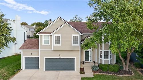 19821 W 96th Ter, Lenexa, KS, 66220-3346 | Card Image
