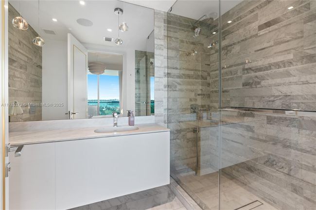 UNIT-1001 - 10203 Collins Ave, Condo with 3 bedrooms, 5 bathrooms and null parking in Bal Harbour FL | Image 25