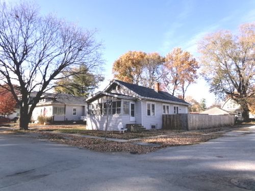 701 W South St, Clinton, IL, 61727-2126 | Card Image