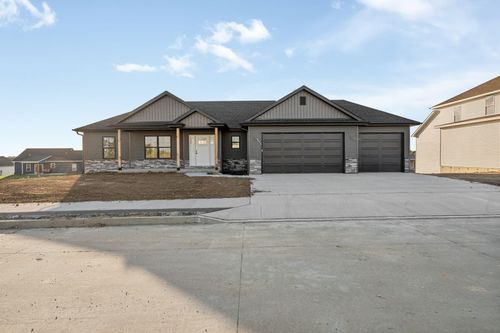 2471 Fox Hollow Dr, Boonville, MO, 65233-5504 | Card Image