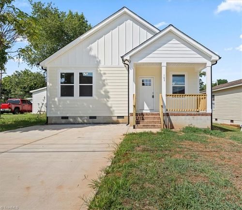 105 Correll St, Salisbury, NC, 28144-9303 | Card Image