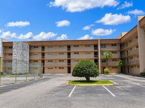 129-5820 N Church Ave, TAMPA, FL, 33614-5600 | Card Image