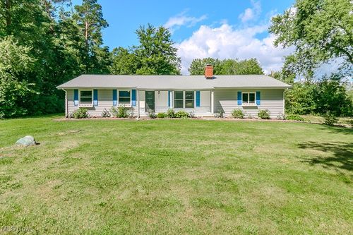 19108 Haskins Rd, Chagrin Falls, OH, 44023-6054 | Card Image