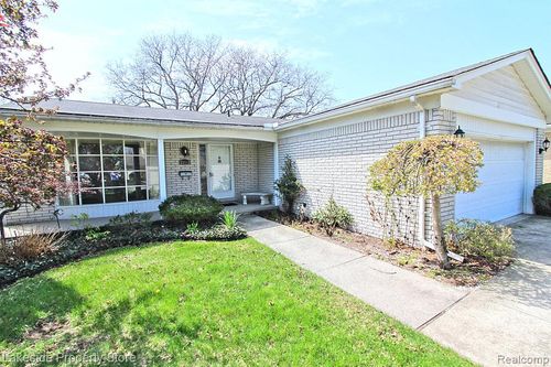 22512 Corteville St, Saint Clair Shores, MI, 48081-2558 | Card Image