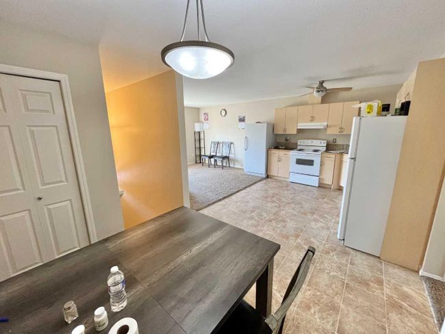 105 - 2122 18 Avenue, Home with 2 bedrooms, 1 bathrooms and 1 parking in Coaldale AB | Image 4