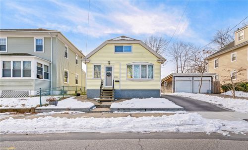 220 Bay View Avenue, Cranston, RI, 02905 | Card Image