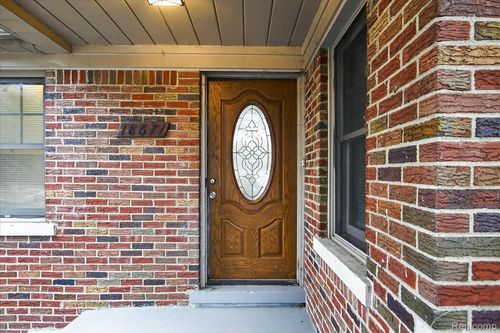 18671 Huntington Ave, Harper Woods, MI, 48225-2087 | Card Image