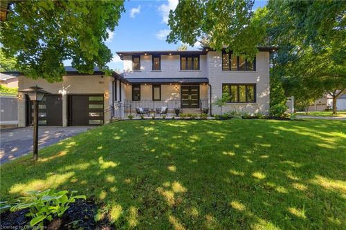 1857 Friar Tuck Crt, Mississauga, ON, L5K2L4 | Card Image