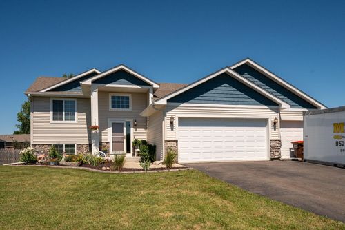 704 Bremen Cir, Waverly, MN, 55390-5428 | Card Image