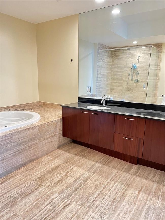 APT-707 - 16001 Collins Ave, Condo with 3 bedrooms, 3 bathrooms and null parking in Sunny Isles Beach FL | Image 19