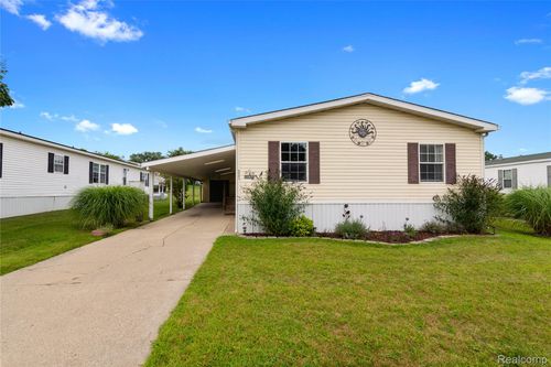 2230 S Sheeran Dr, Milford, MI, 48381-3672 | Card Image