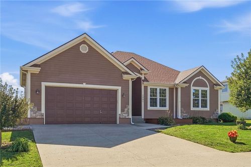 1301 Sw 7th St, Oak Grove, MO, 64075-9515 | Card Image
