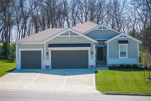 517 Southshore Dr, Lake Winnebago, MO, 64034-7815 | Card Image