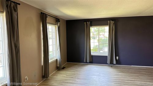 685 E Fox Hills Dr, Bloomfield Hills, MI, 48304-1342 | Card Image