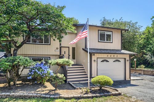 3203 Ne 195th St, Lake Forest Park, WA, 98155-2551 | Card Image