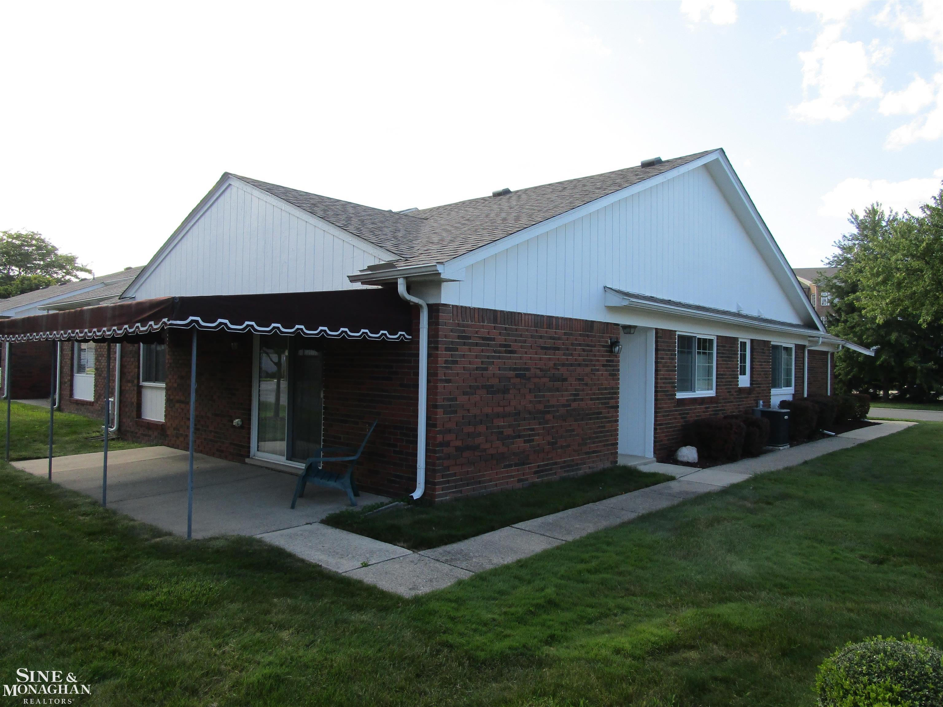 Country Club Dr, Saint Clair Shores, MI 48082