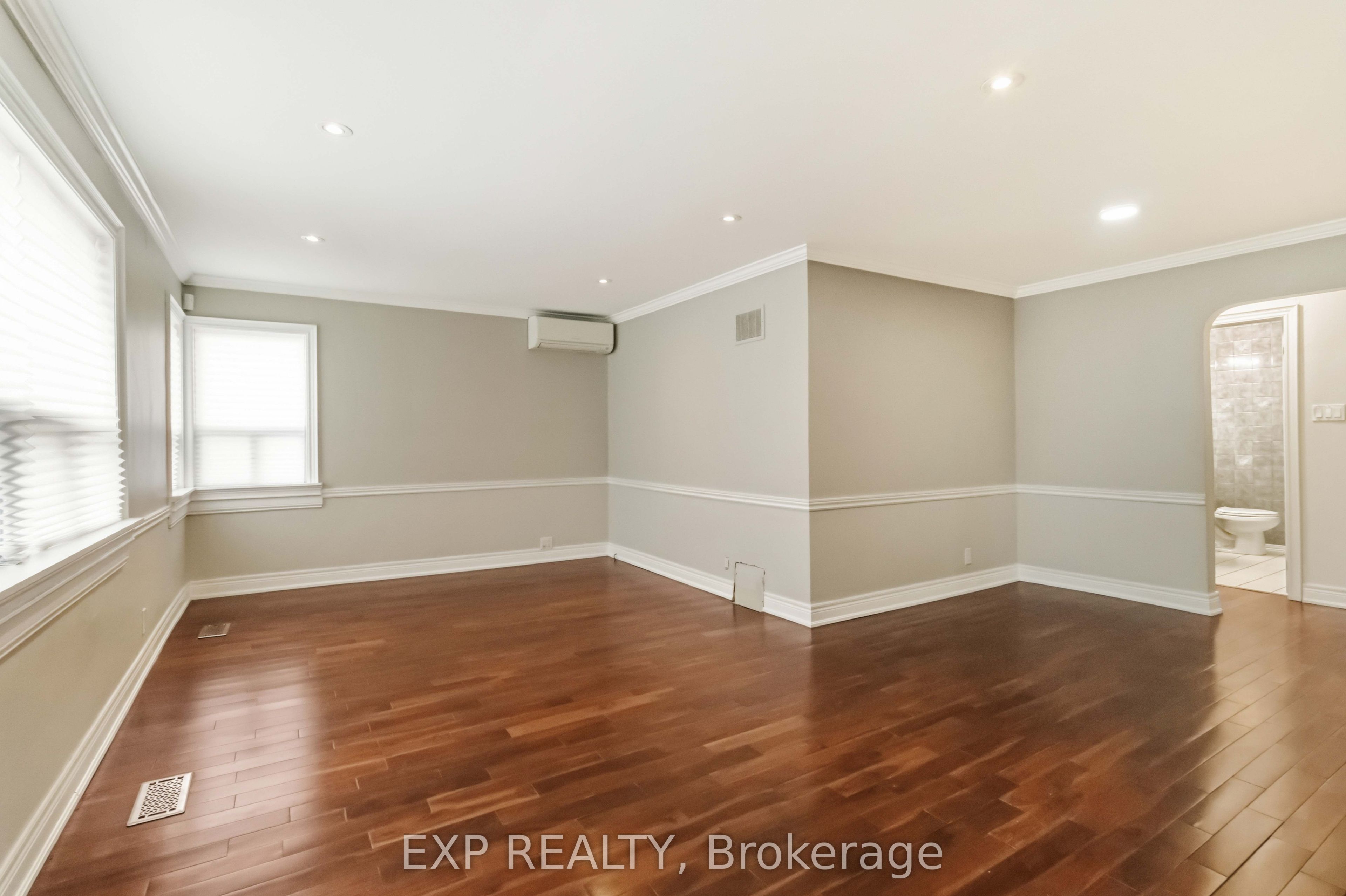 Residential Lease in Toronto W04 3