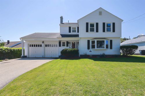 110 Blossom St, Nashua, NH, 03060-3714 | Card Image