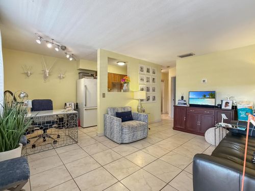 apt-25-2607 Ne 8th Ave, Wilton Manors, FL, 33334-2523 | Card Image