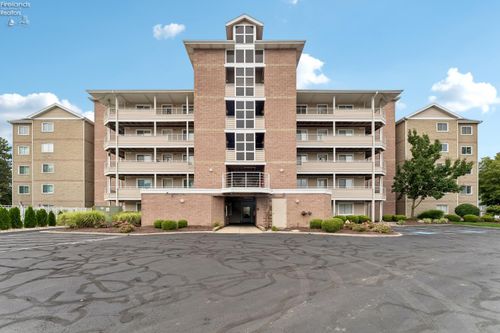 24 Marina Point Dr, Sandusky, OH, 44870-6506 | Card Image