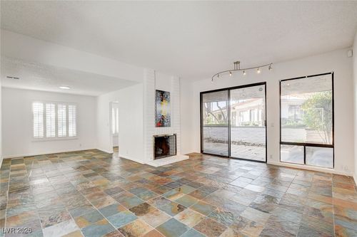 3427 Manzano Cir, Las Vegas, NV, 89121-4018 | Card Image